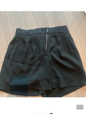 Babaton Atlier Pleated Shorts